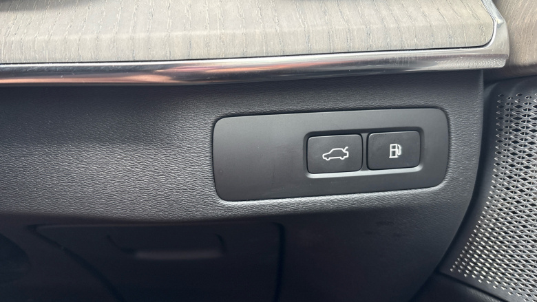 Volvo XC90 2.0 T8 PHEV Ultra Dark 5dr AWD Geartronic Estate